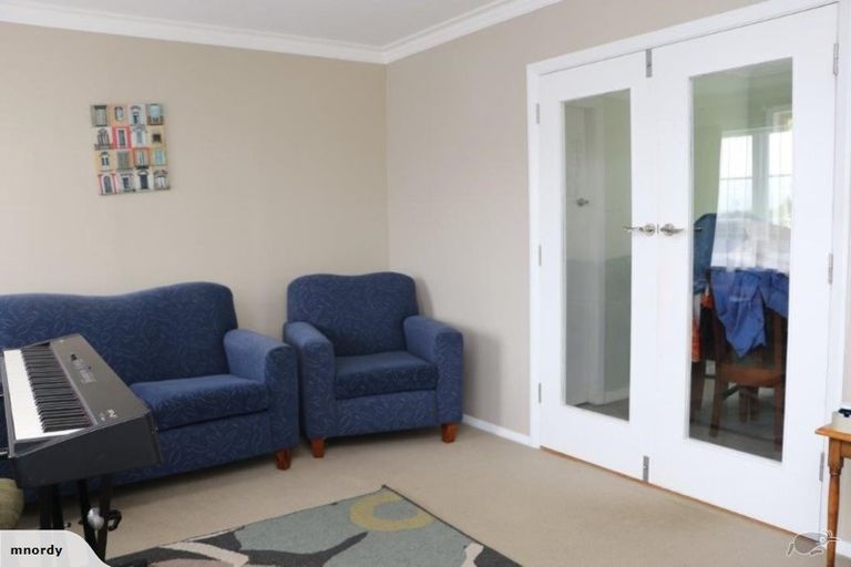 Photo of property in 195 Miromiro Road, Normandale, Lower Hutt, 5010
