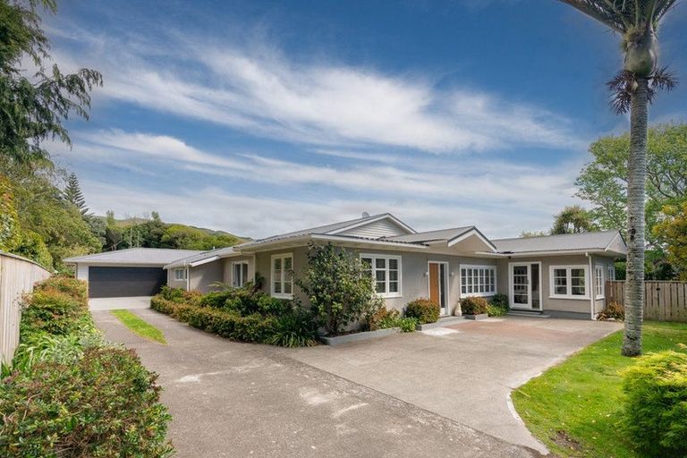 Photo of property in 450 Te Moana Road, Waikanae, 5036