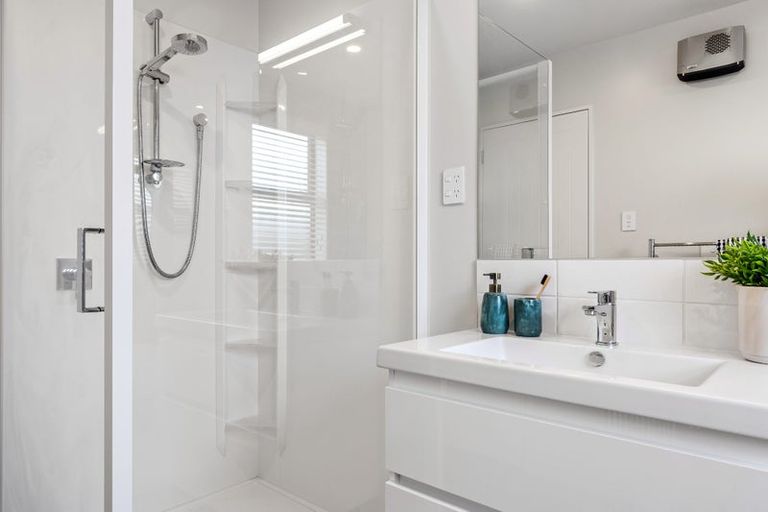 Photo of property in 2 Lussa Close, Broomfield, Christchurch, 8042