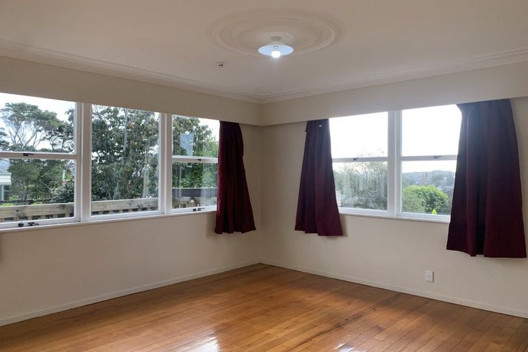 Photo of property in 72 Derwent Crescent, Titirangi, Auckland, 0604