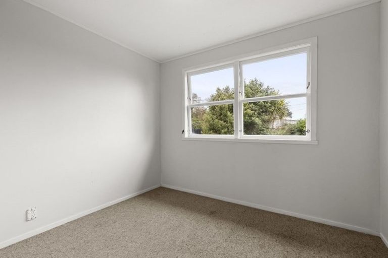 Photo of property in 1400 Whangaparaoa Road, Army Bay, Whangaparaoa, 0930