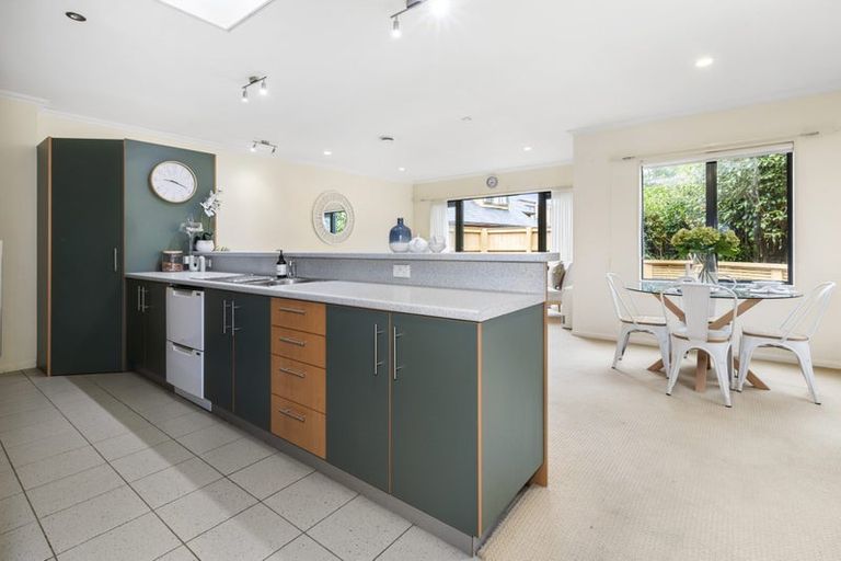 Photo of property in 20 Futuna Close, Karori, Wellington, 6012