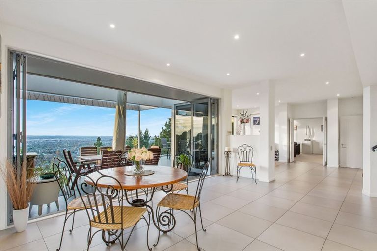 Photo of property in 22 Iles Lane, Cashmere, Christchurch, 8022