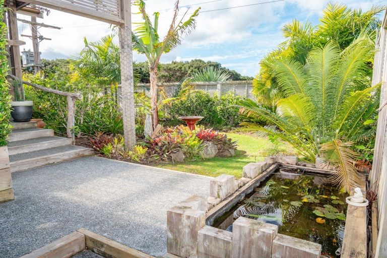 Photo of property in 16 Rangikapiti Road, Coopers Beach, 0420