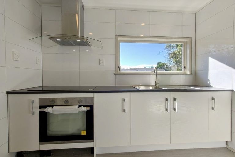 Photo of property in 5 Barnfield Place, Glendene, Auckland, 0602
