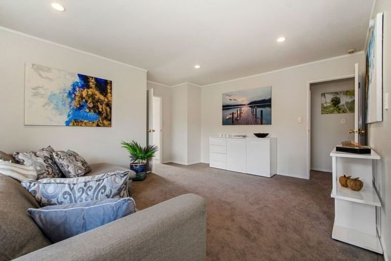 Photo of property in 19 Liddesdale Place, Papakura, 2110