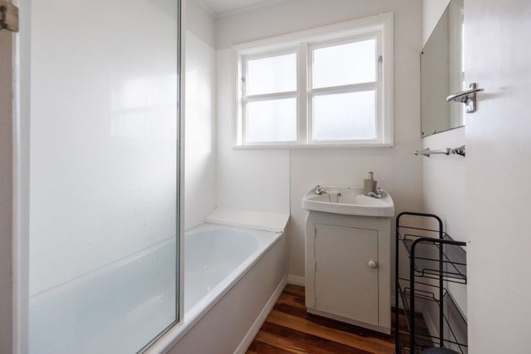 Photo of property in 6 Golf Road, Manor Park, Lower Hutt, 5019