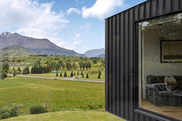 Photo of property in 20 Advance Terrace, Arrowtown, 9302