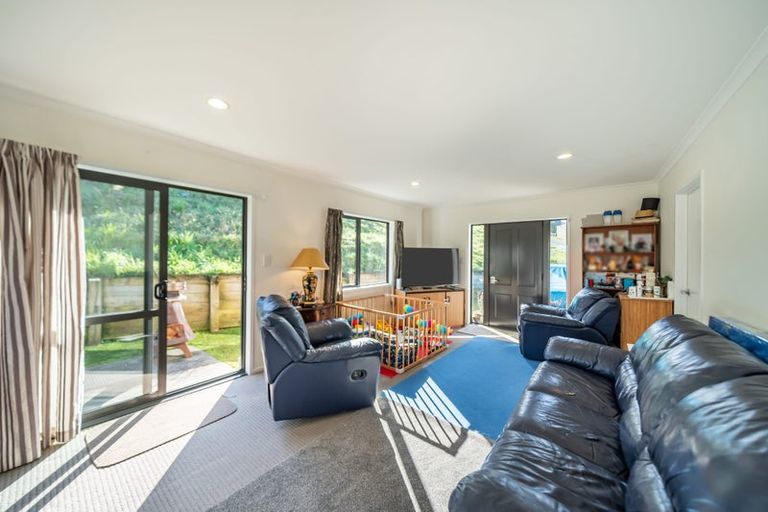 Photo of property in 94 Sunstone Crescent, Timberlea, Upper Hutt, 5018