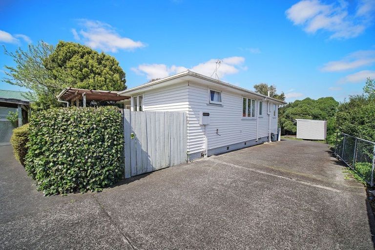 Photo of property in 35 Woodside Road, Massey, Auckland, 0614