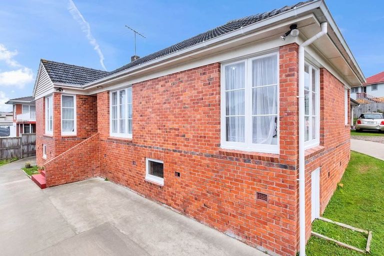 Photo of property in 7 Griffen Park Road, Mount Roskill, Auckland, 1041
