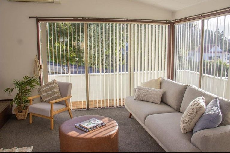 Photo of property in 2 Puketiro Place, Paihia, 0200