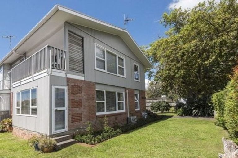 Photo of property in 1/221 Hurstmere Road, Takapuna, Auckland, 0622