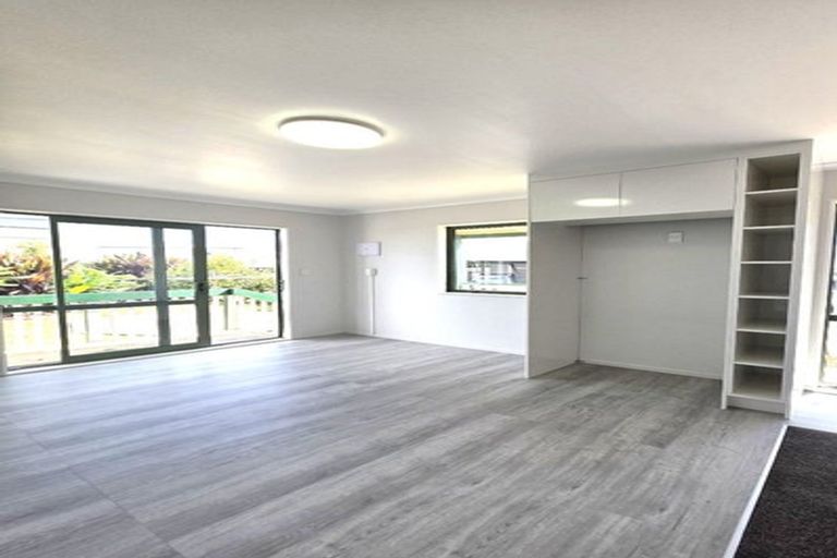 Photo of property in 21 Tranent Road, Mangere, Auckland, 2022