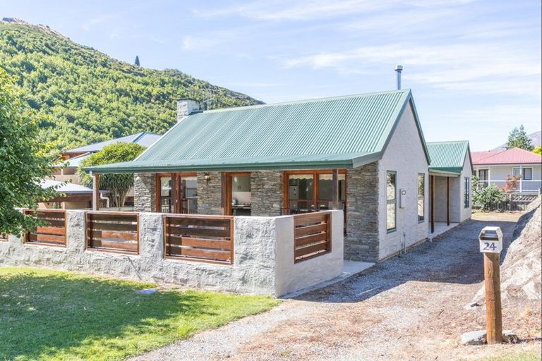 Photo of property in 24 Cornwall Street, Arrowtown, 9302