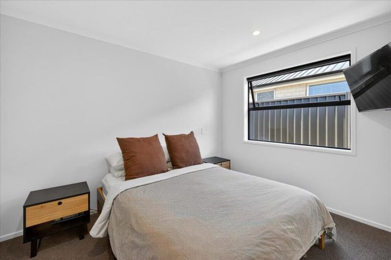 Photo of property in 46 Hammick Crescent, Pyes Pa, 3112