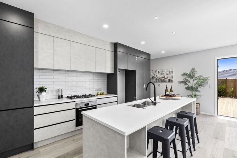 Photo of property in 26 Vinistra Road, Kumeu, 0810