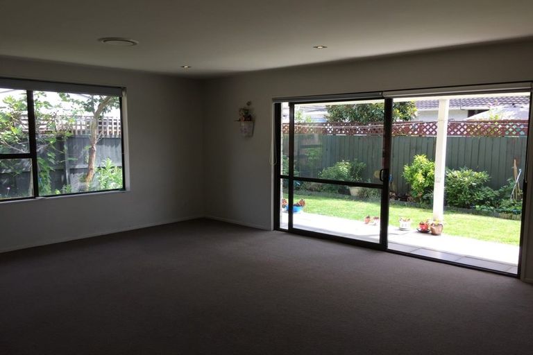 Photo of property in 2/23b Juniper Place, Burnside, Christchurch, 8053
