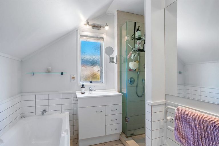 Photo of property in 1/2 Heathcote Road, Castor Bay, Auckland, 0620