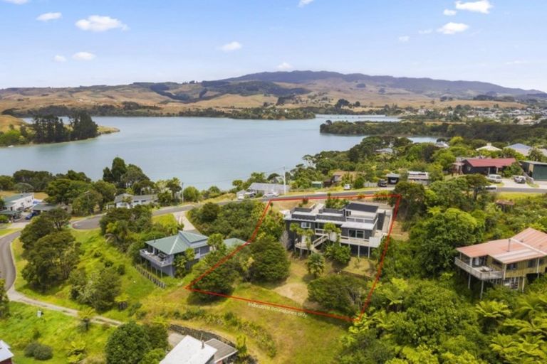 Photo of property in 24 Point Street, Raglan, 3225