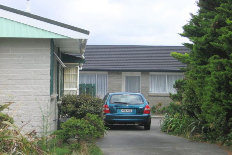 Photo of property in 32 Duchess Place, Maupuia, Wellington, 6022