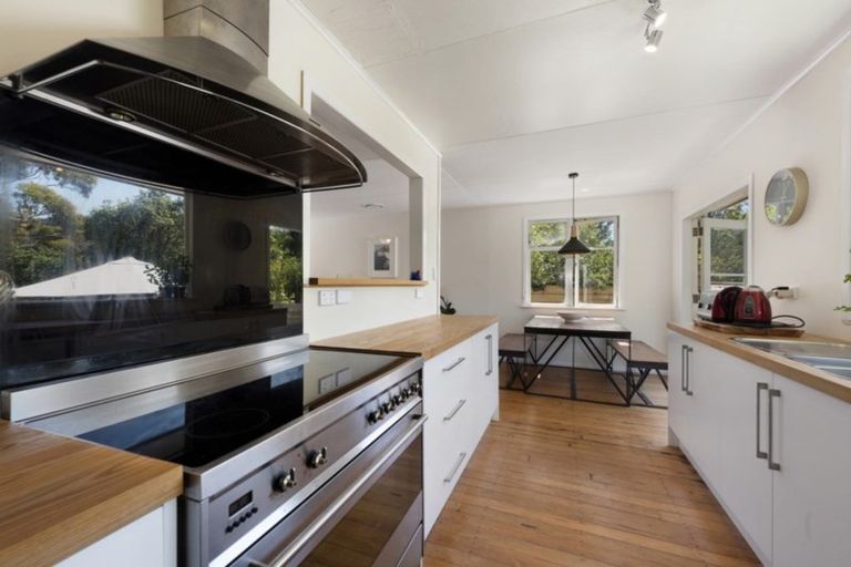 Photo of property in 11 Winchester Avenue, Pinehaven, Upper Hutt, 5019