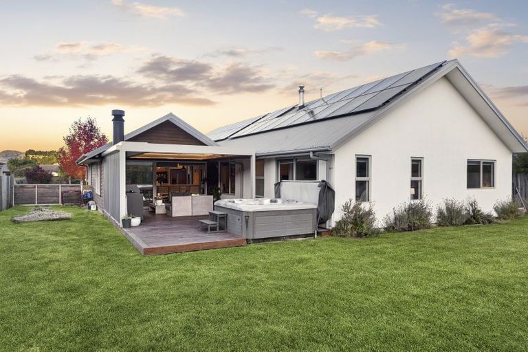 Photo of property in 10 Snowberry Street, Albert Town, Wanaka, 9305