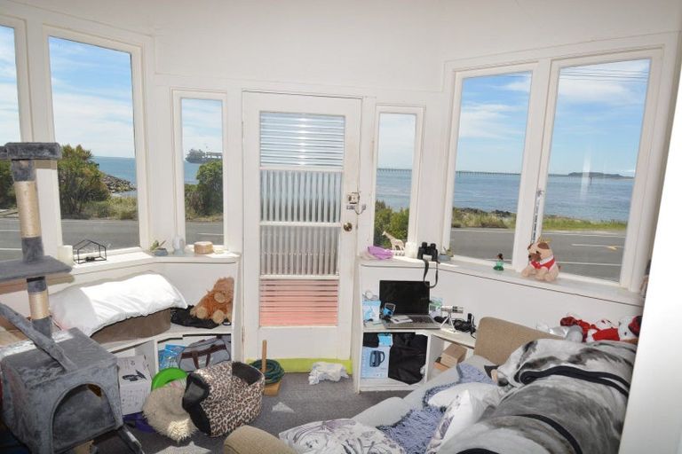 Photo of property in 252 Marine Parade, Bluff, 9814