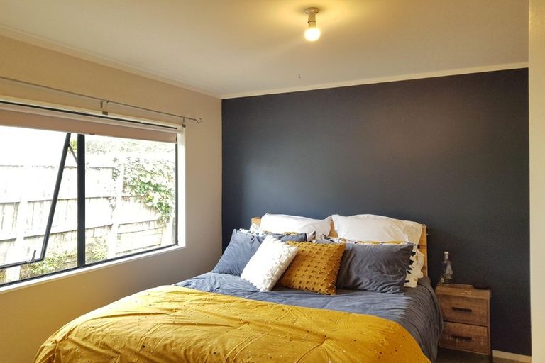 Photo of property in 2/20 Kamara Road, Glen Eden, Auckland, 0602