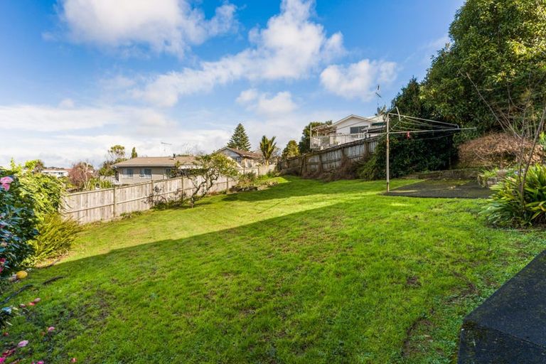 Photo of property in 33 Chatsworth Crescent, Pakuranga Heights, Auckland, 2010