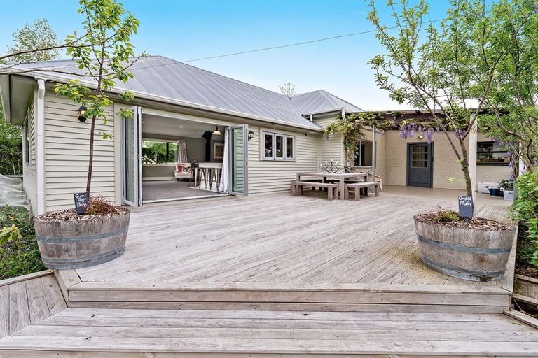 Photo of property in 8 Cross Street, Coalgate, 7673