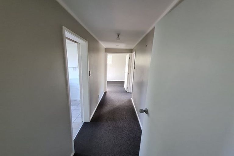 Photo of property in 64 Te Henga Road, Waitakere, Henderson, 0781