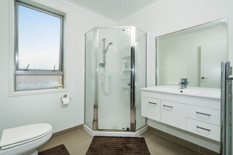 Photo of property in 59 Fields Parade, Oteha, Auckland, 0632