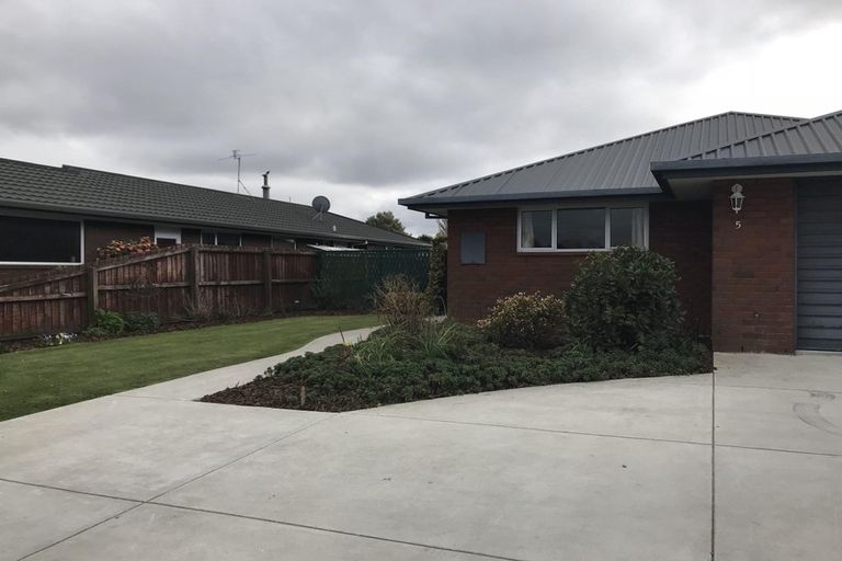 Photo of property in 5 Aberfoyle Place, Parklands, Christchurch, 8083