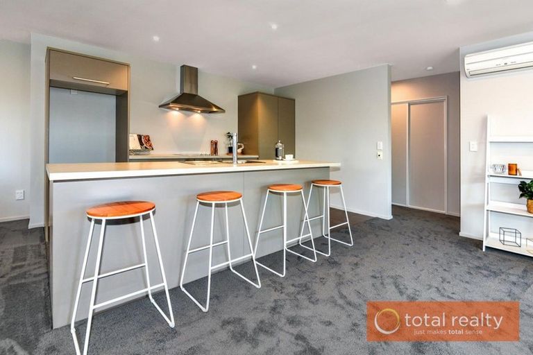 Photo of property in 86 Somerfield Street, Somerfield, Christchurch, 8024