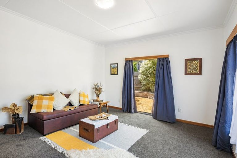 Photo of property in 87 Northland Road, Northland, Wellington, 6012