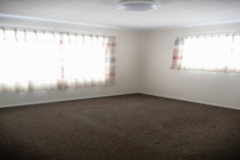 Photo of property in 68 Hutchinsons Road, Bucklands Beach, Auckland, 2014