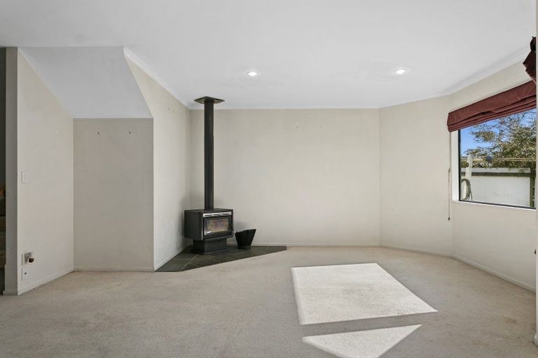 Photo of property in 124 Te Heuheu Street, Taupo, 3330