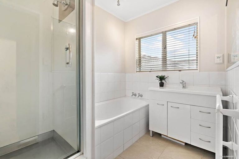 Photo of property in 2/37 Galvan Avenue, Sunnyhills, Auckland, 2010