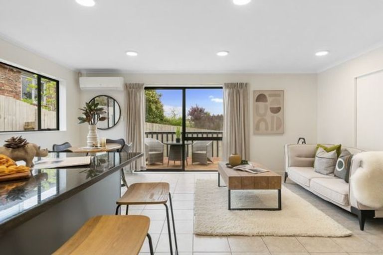 Photo of property in 9 Travis View Drive, Fairview Heights, Auckland, 0632