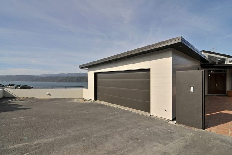 Photo of property in 10 Paratu Way, Strathmore Park, Wellington, 6022