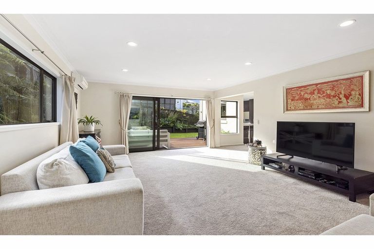 Photo of property in 12 Whitu Street, Khandallah, Wellington, 6035