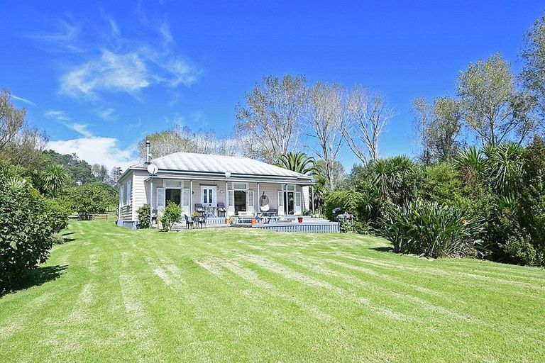 Photo of property in 10 Rangiora Road, Kaiwaka, 0573
