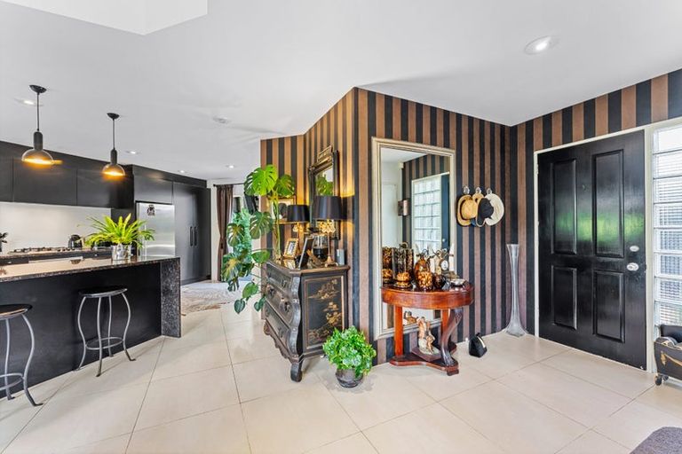 Photo of property in 1/19 Heathcote Road, Castor Bay, Auckland, 0620