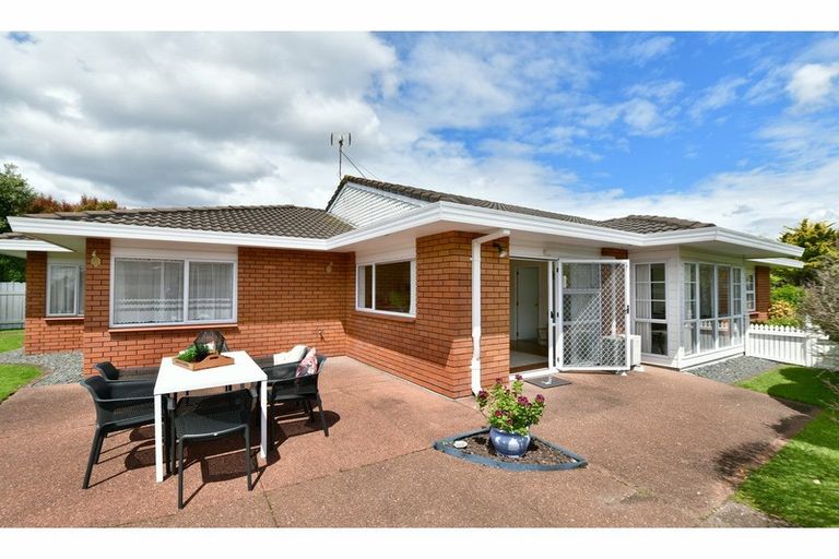 Photo of property in 16 Crampton Court, Orewa, 0931