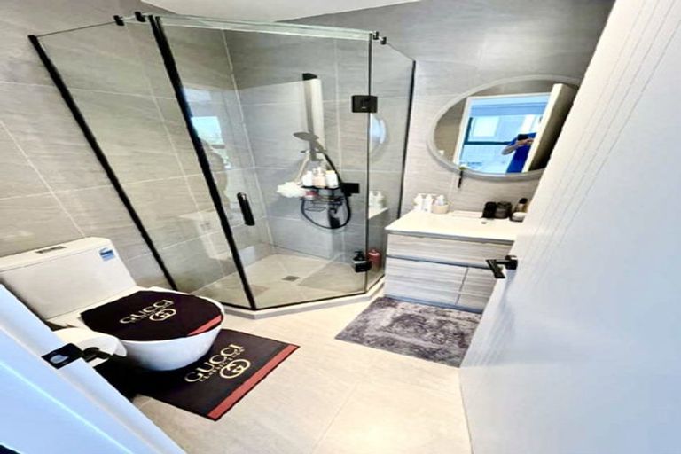 Photo of property in 12a Hewlett Road, Massey, Auckland, 0614