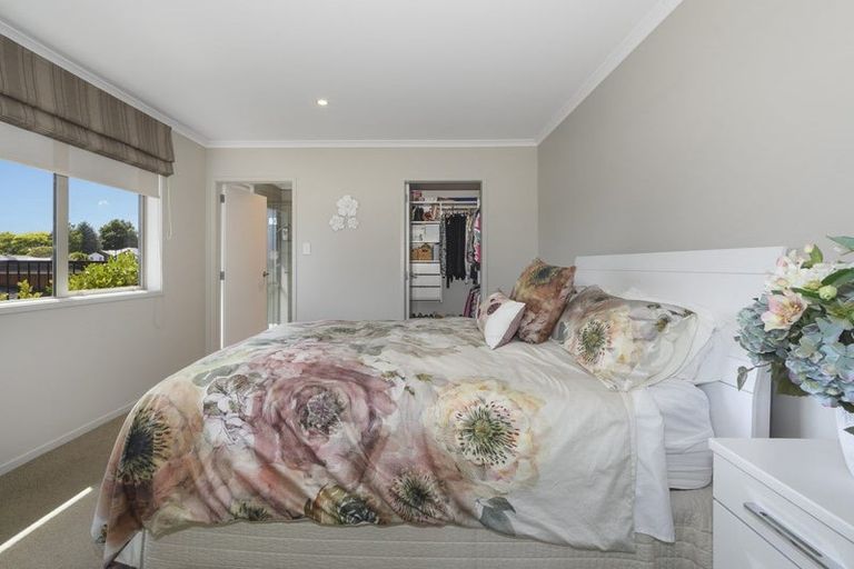 Photo of property in 22 Vista Close, Omokoroa, 3114