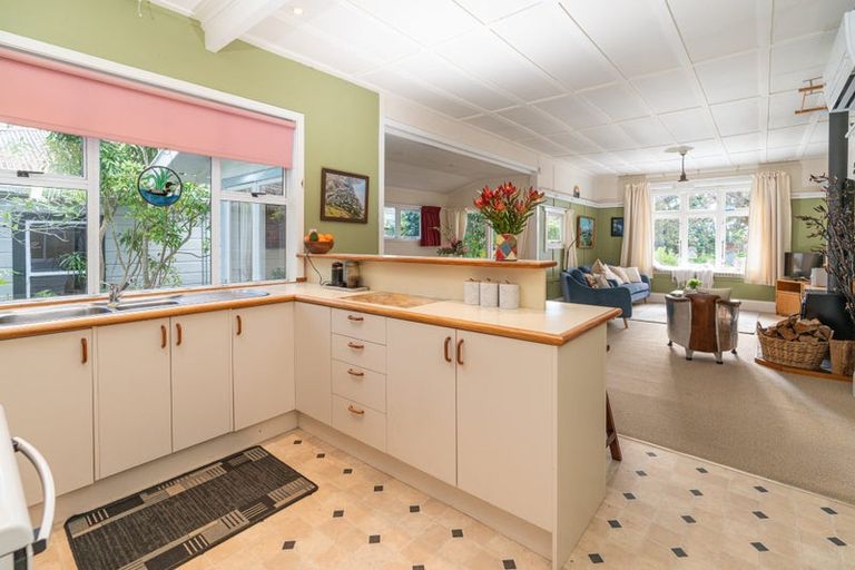Photo of property in 72 Wellington Road, Paekakariki, 5034