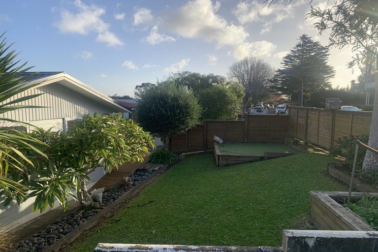 Photo of property in 26 Valley View Road, Glenfield, Auckland, 0629