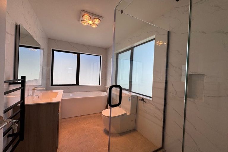 Photo of property in 22 Pohewa Road, Silverdale, 0932